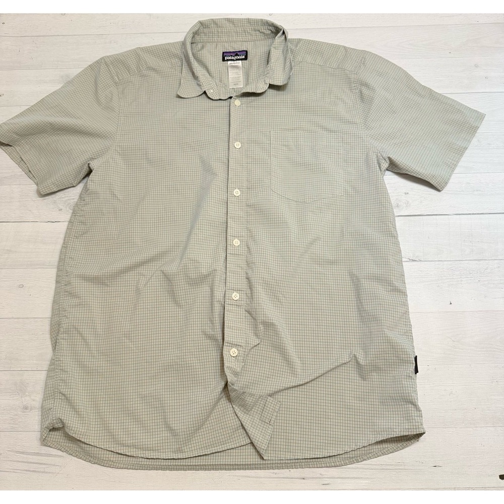 Patagonia men's short sleeve button down shirt size large
